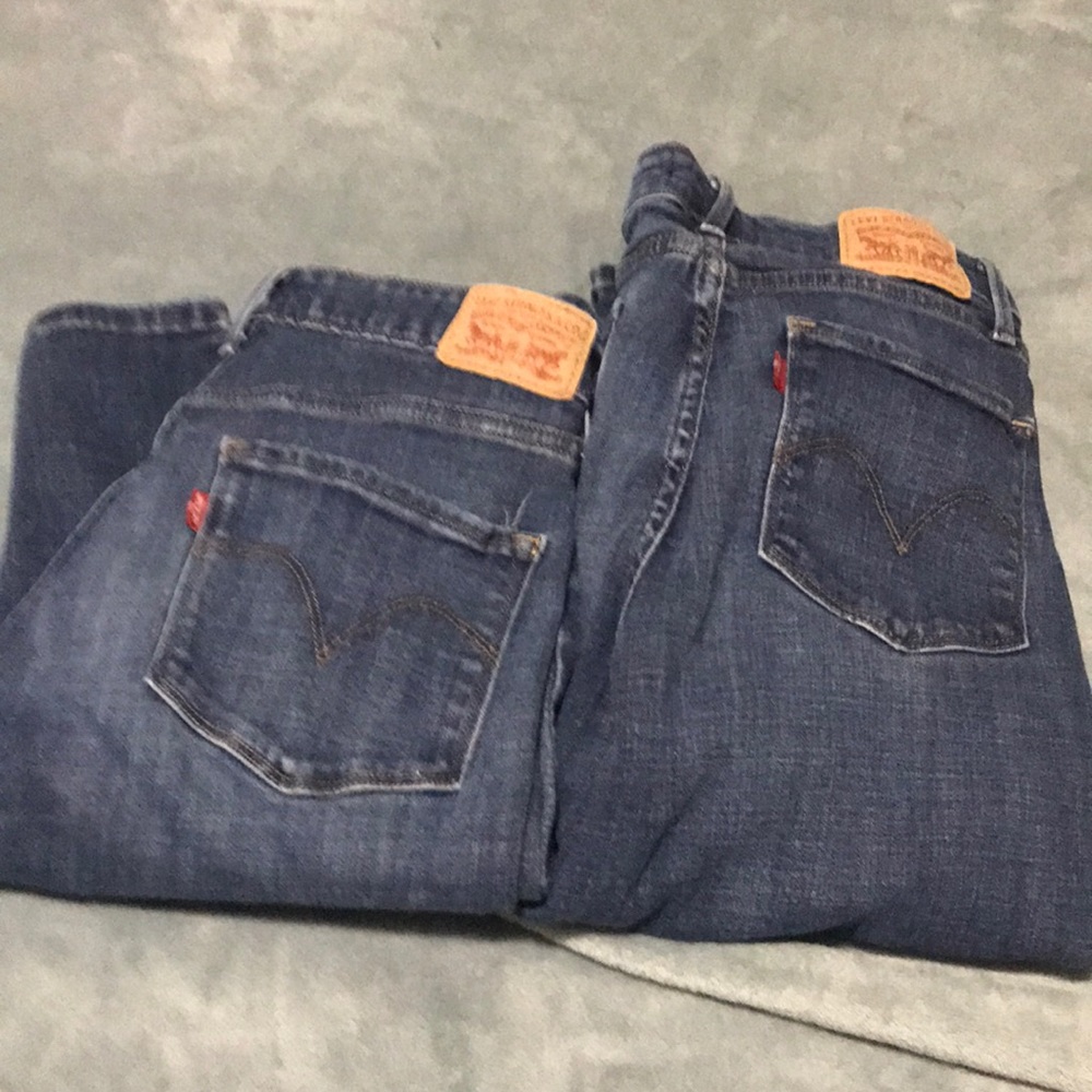 Mid rise Levi skinny jeans size 6M